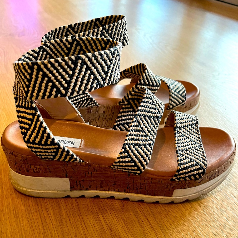 Adorable platform sandals